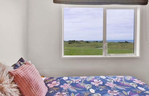 Waverley House | Beachfront Heaven at Waipipi Beach