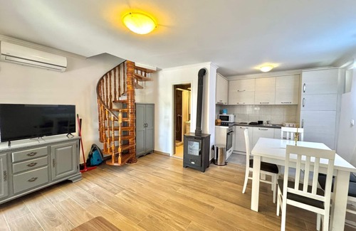 Rafajlovici Apartment | Beachfront Holiday home