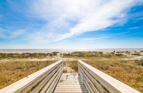 Stavanger Beach House | Beachfront Home: 5 Bedrooms - 2 Master Suites - 3 King Beds - Stavanger Beach