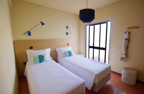 Praia das Macas House | Beachfront Hotel! Pet-friendly Accommodation with Balcony, Free Parking!