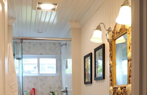 Branford House | Beachfront House in Pawson Park