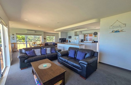 Pukehina House | Beachfront - In Paradise!