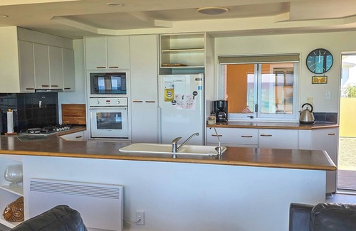 Pukehina House | Beachfront - In Paradise!