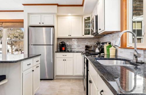 Southern Coast House | Beachfront Just steps and you're on the beach