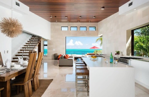 Providenciales Villa | Beachfront luxury 2 bedroom villa on Grace Bay
