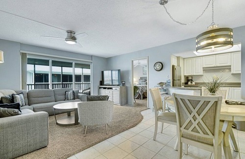 Siesta Key Condo | Beachfront Luxury Renovated Condo Directly On the Gulf