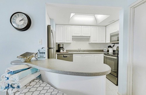 Siesta Key Condo | Beachfront Luxury Renovated Condo Directly On the Gulf