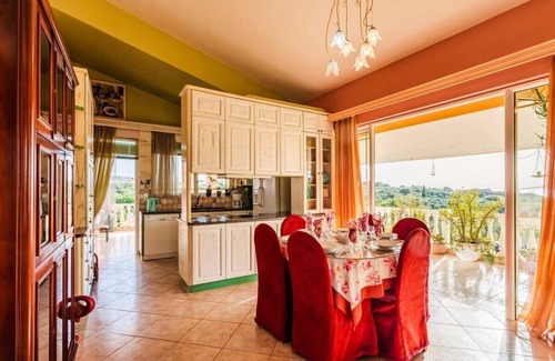 Kiparissia Villa | Beachfront Luxury Villa-Private Pool,Garden Heaven