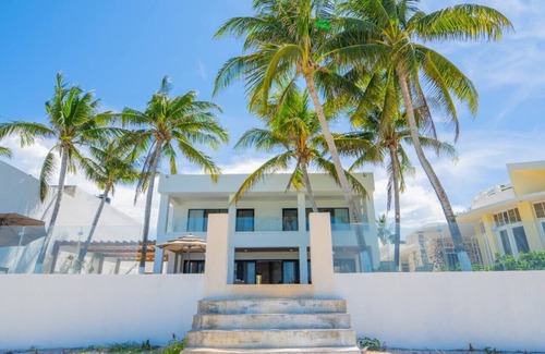 Mexico House | Beachfront Mega-House 16p w/breakfast