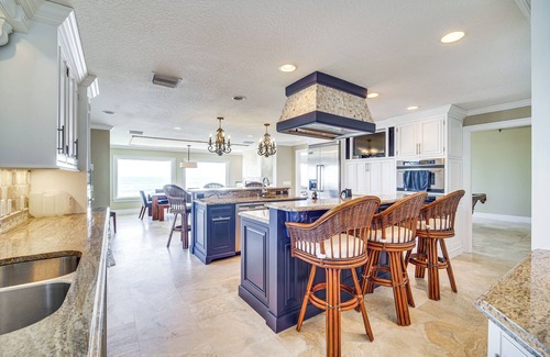 Melbourne Beach House | Beachfront Melbourne Beach Retreat w/Pool Table!