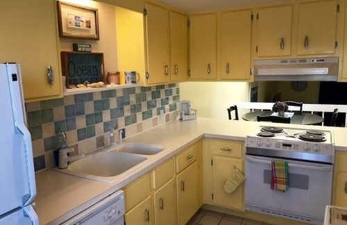 Hyannis House | Beachfront multi-level townhouse with all conveniences in Hyannis