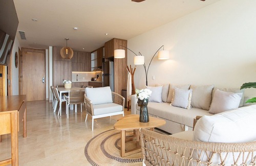 La Cruz de Huanacaxtle Apartment | Beachfront Condo, Zantamar 205