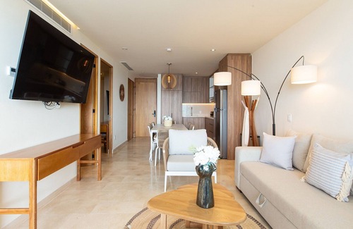 La Cruz de Huanacaxtle Apartment | Beachfront Condo, Zantamar 205