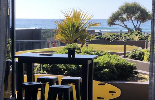 North Creek Apartment | Beachfront-ocean views-central location