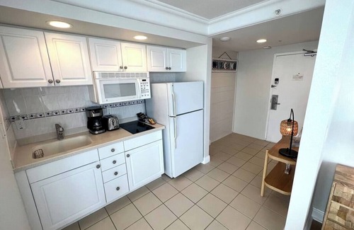 Ortona Park Apartment | Beachfront & Oceanfront Views – Private Balcony