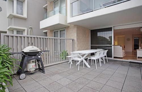 Hawks Nest Apartment | Beachfront on Bennetts Beaches Apartment 4