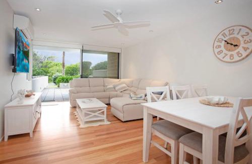 Hawks Nest Apartment | Beachfront on Bennetts Beaches Apartment 4