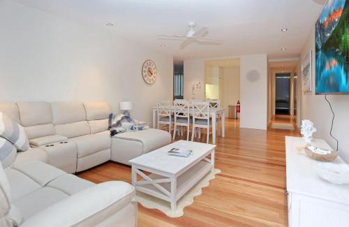 Hawks Nest Apartment | Beachfront on Bennetts Beaches Apartment 4