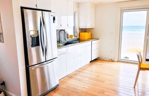 Kenberma House | Beachfront on Nantasket - Renovated Cottage