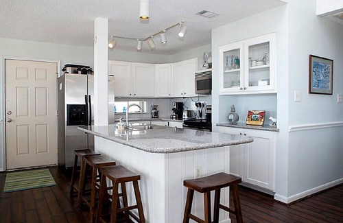 Spanish Grant House | Beachfront Panoramic Views, Covered Patio, Clean, 6 Miles from Town