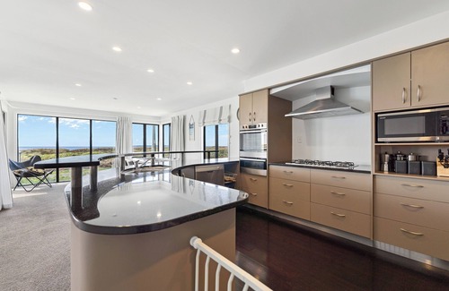 Papamoa Beach House | Beachfront Paradise - Papamoa Beach Holiday Home