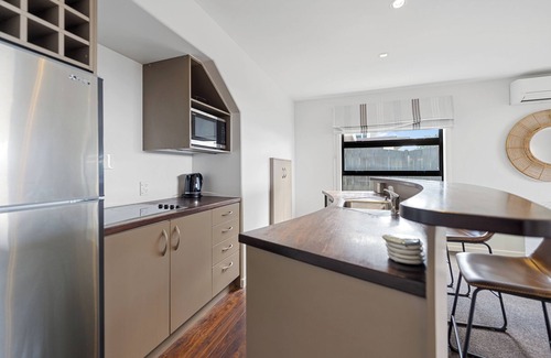 Papamoa Beach House | Beachfront Paradise - Papamoa Beach Holiday Home