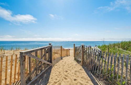 Salisbury Apartment | Beachfront Parking Salisbury Beach Retreat