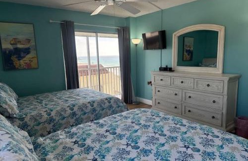 Siesta Key House | Beachfront Penthouse - Expansive Gulf View from Every Room! Wifi, Screened Lanai