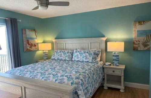 Siesta Key House | Beachfront Penthouse - Expansive Gulf View from Every Room! Wifi, Screened Lanai