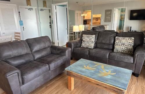 Siesta Key House | Beachfront Penthouse - Expansive Gulf View from Every Room! Wifi, Screened Lanai