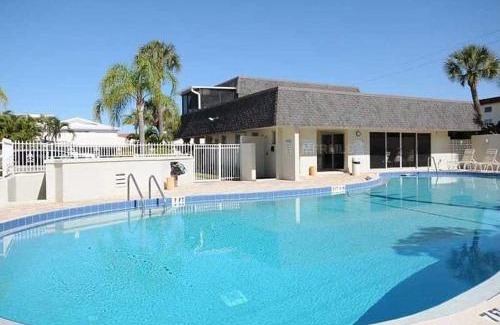 Siesta Key House | Beachfront Penthouse - Expansive Gulf View from Every Room! Wifi, Screened Lanai