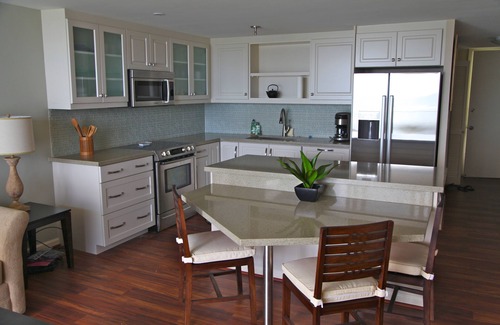 Punaluu Condo | Beachfront Penthouse - Newly Renovated!