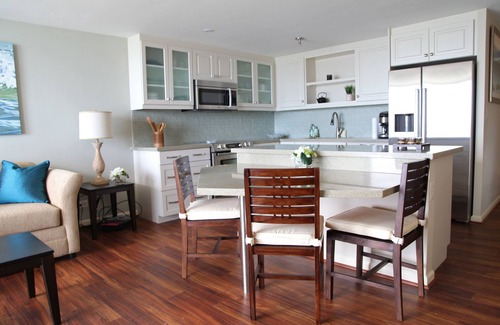 Punaluu Condo | Beachfront Penthouse - Newly Renovated!