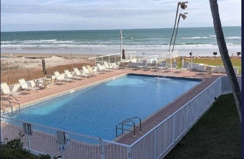 South Peninsula Historic District Apartment | Beachfront - Pool - Attractions - Amenities - Home Away From Home