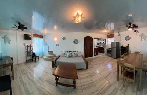 Manzanillo House | Beachfront | Pool Access | Walk Everywhere