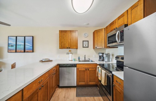 Kapaa Condo | Beachfront Resort - AC! Steps to Beach & Pool