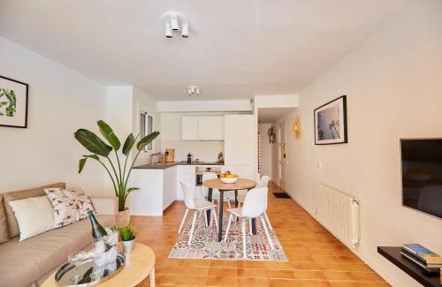 Castelldefels Apartment | Beachfront Resort Apartment