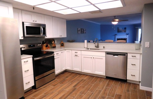 Redington Shores Condo | Beachfront Retreat- Freshly Renovated- Clean & Modern
