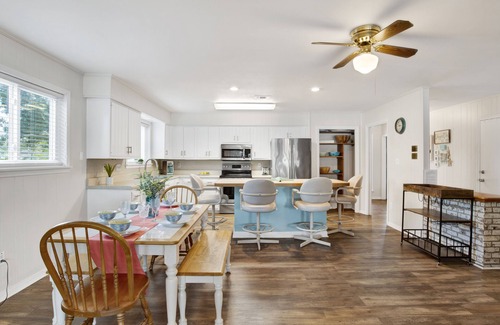Holiday Harbor House | Beachfront Retreat- Sep 21-27 Open- Pet Friendly*Waterfront Home*Soft Sugar Sand Beach