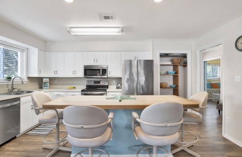 Holiday Harbor House | Beachfront Retreat- Sep 21-27 Open- Pet Friendly*Waterfront Home*Soft Sugar Sand Beach