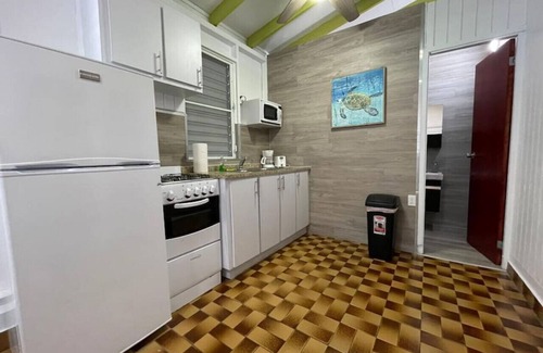 El Combate Cabin | Beachfront Rustic Cabin by Sunset Village - Green