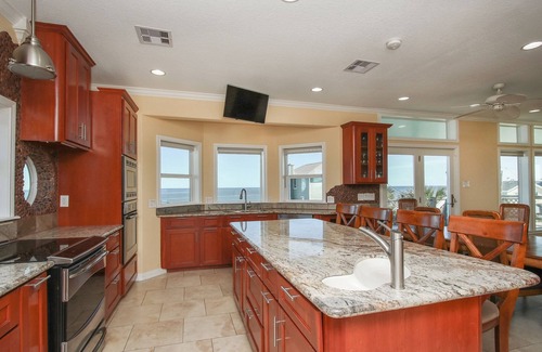 San Luis House | BEACHFRONT, spacious, & family-friendly