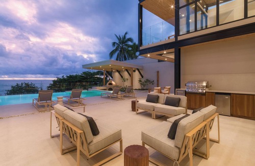 Playa Langosta Villa | Beachfront staffed Villa w/breakfast, jacuzzi, pizza oven, golf cart included