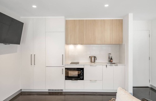 Blackmans Bay Condo | Beachfront Studio with Breathtaking Views