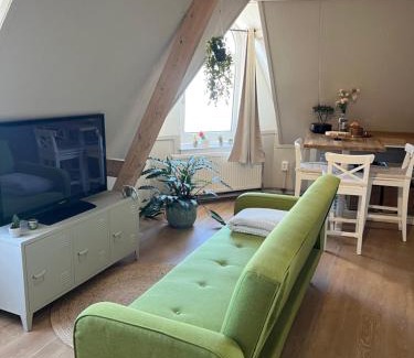 Scheveningen Badplaats Apartment | Beachfront studio with sunset view