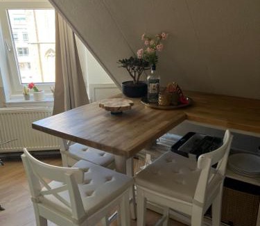 Scheveningen Badplaats Apartment | Beachfront studio with sunset view