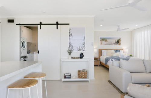Coolangatta Apartment | Beachfront Studio with Balcony & Stunning Views