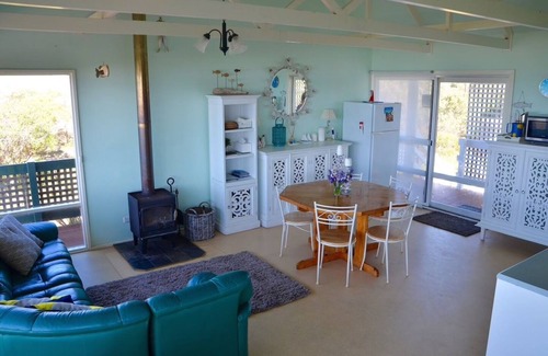 Island Beach House | Beachfront + Stunning Views + Free WIFI + Air Con + Fireplace
