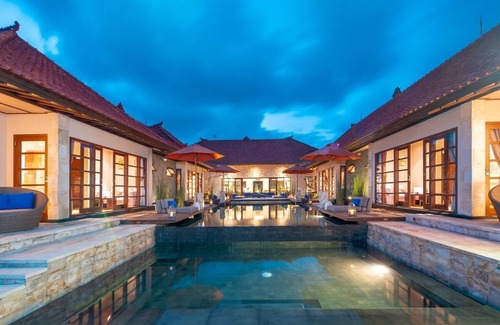 Kutuh Villa | Beachfront View with 7 Bedroom Villa in Uluwatu