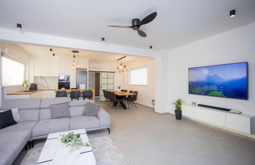 Kastel Stafilic Villa | Beachfront Villa Wave with Pool